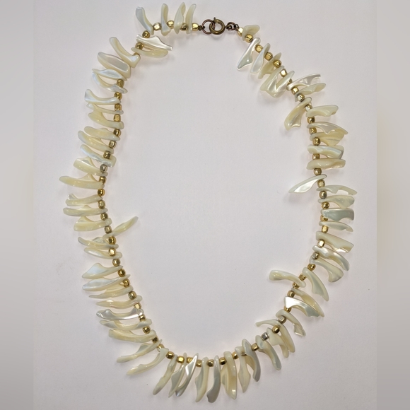 VTG IRIDESCENT SHELL & GOLD TONE SPACER NECKLACE - Picture 7 of 11